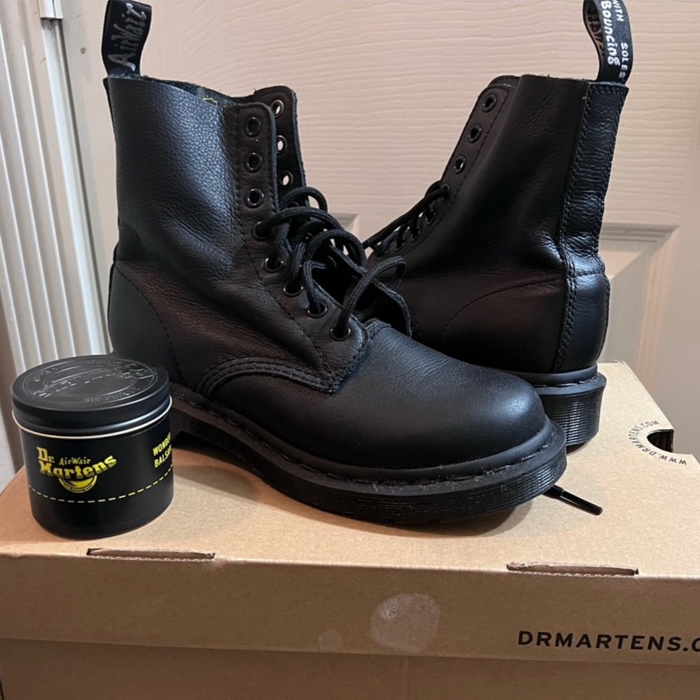 NEW Size 6 Women’s DR.MARTENS plus WONDER BALSAM